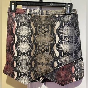 Snake print skort size Large